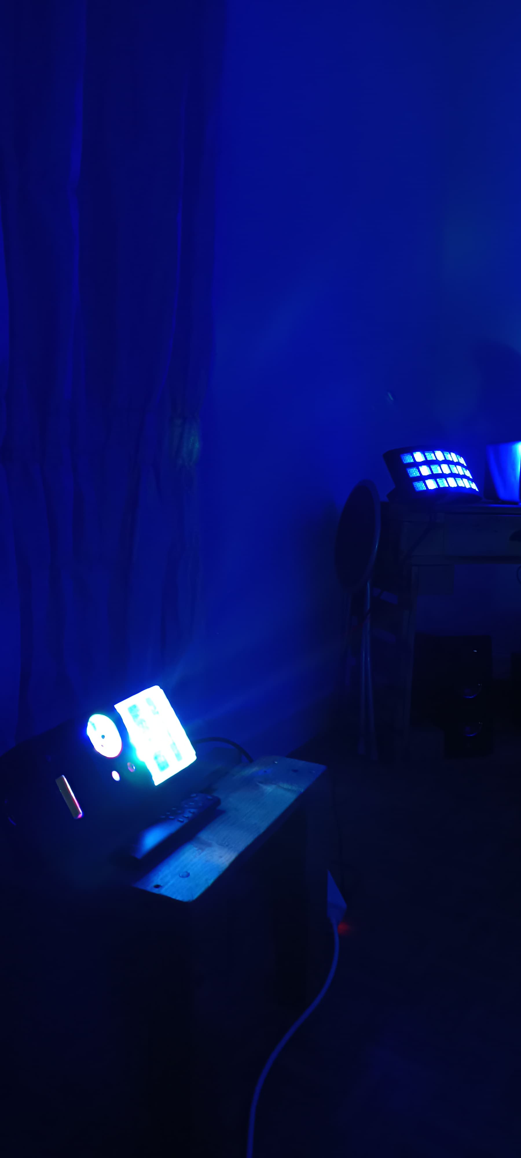 Propose un jeux de lumières pour une soirée à la maison