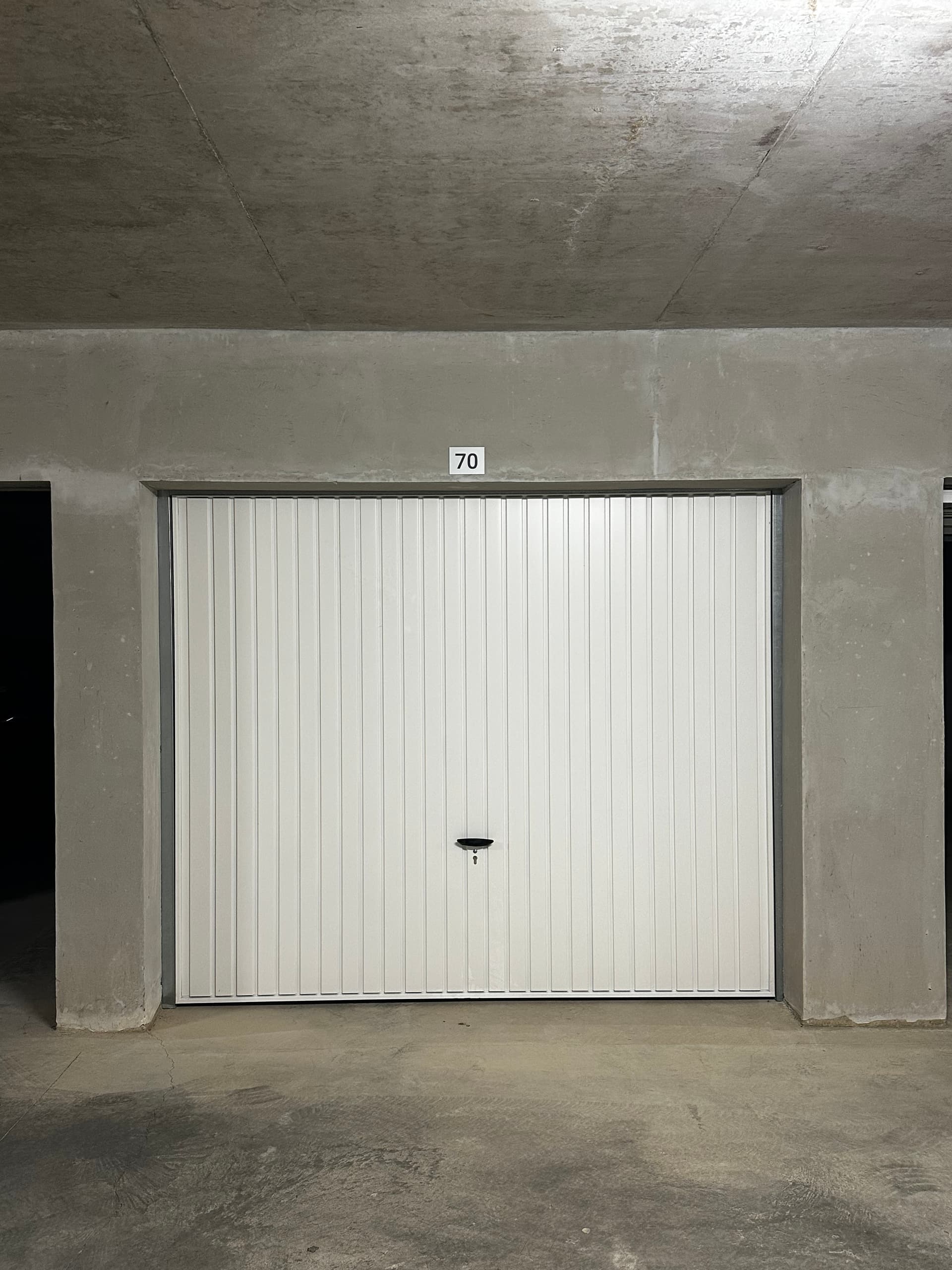 Garage box fermé – Résidence neuve sécurisée