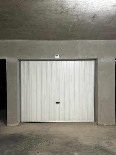 Garage box fermé – Résidence neuve sécurisée
