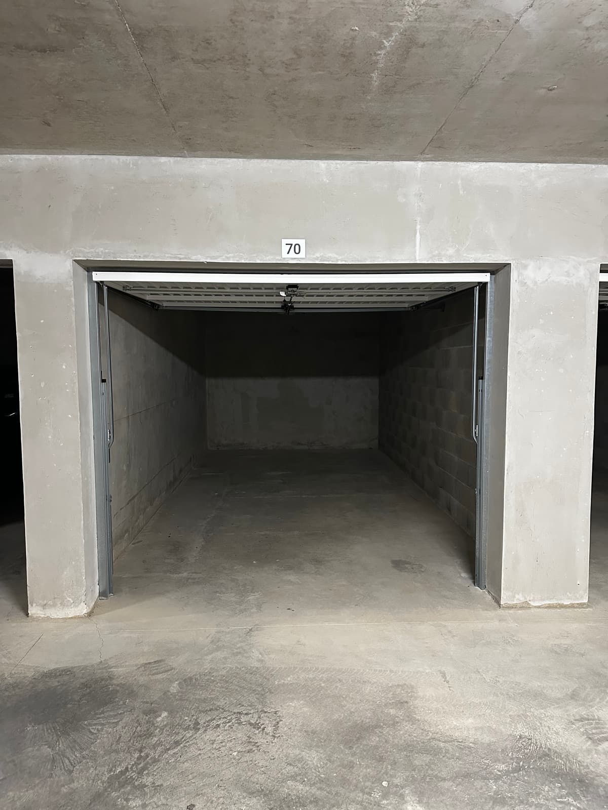 Garage box fermé – Résidence neuve sécurisée