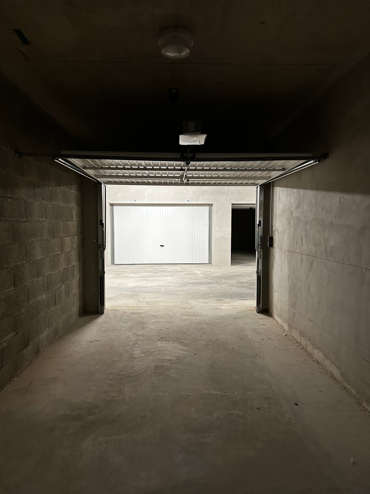 Garage box fermé – Résidence neuve sécurisée