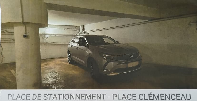 Place parking sécurisé sous sol place Clémenceau