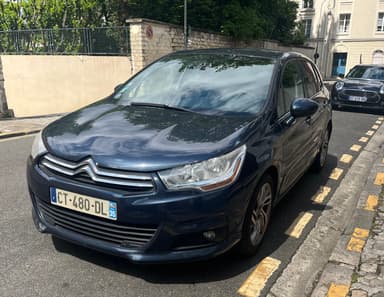 Citroën C4 / E85 / Parking "Centre Château" gratuit.