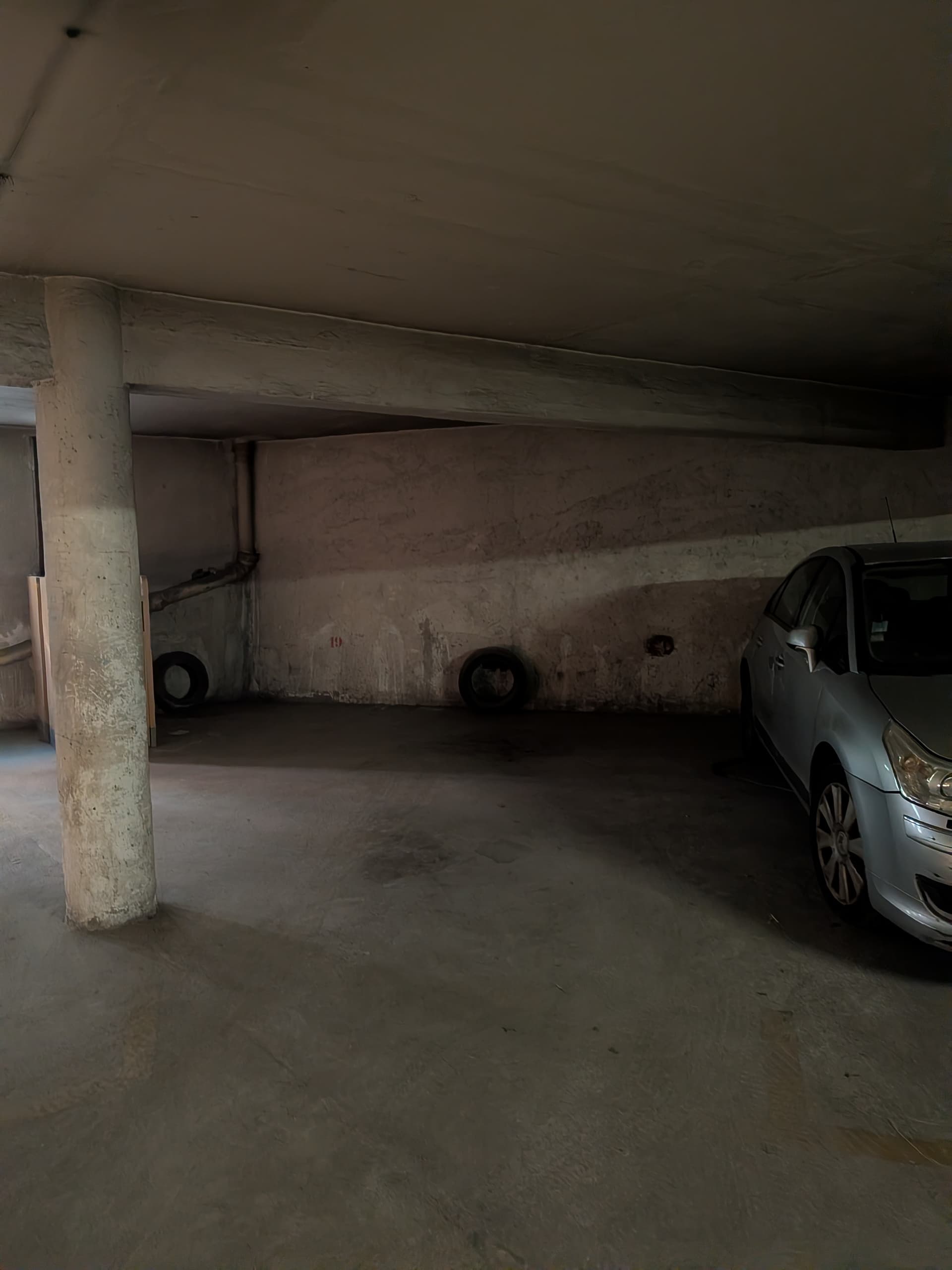 Place de parking sécurisée près du métro Désirée Clary – Marseille