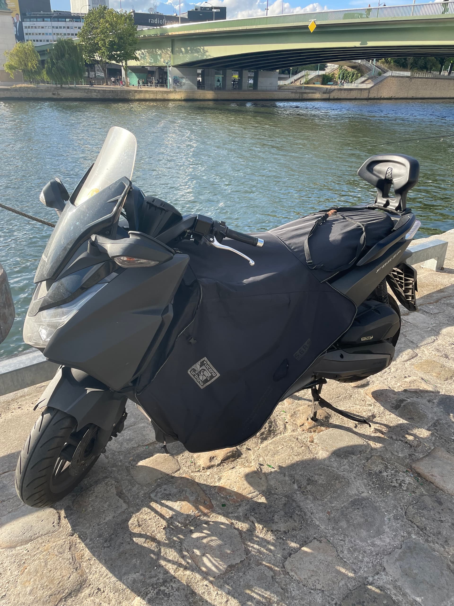 Location scooter Honda Forza 125 à Rueil-Malmaison