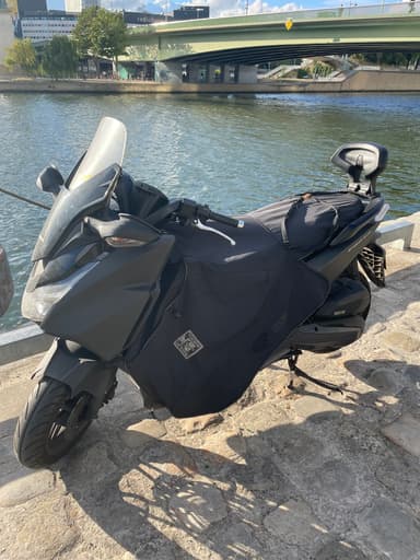 Location scooter Honda Forza 125 à Rueil-Malmaison
