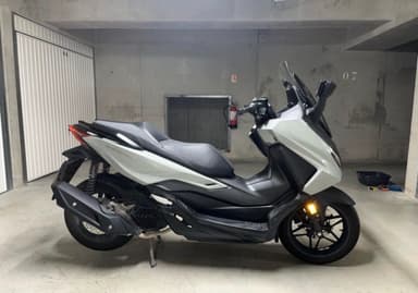 Location scooter Honda Forza 125 à Paris