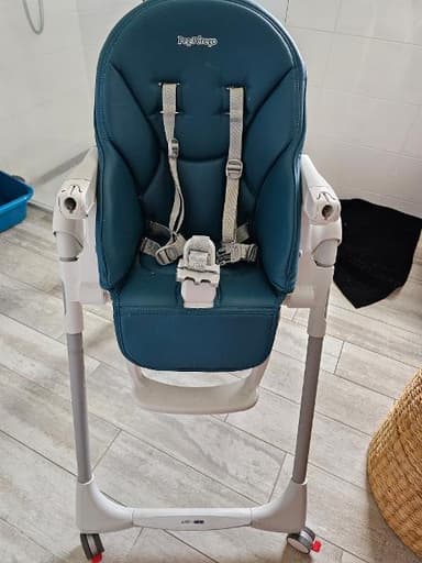 Chaise haute évolutive à louer à Matignon