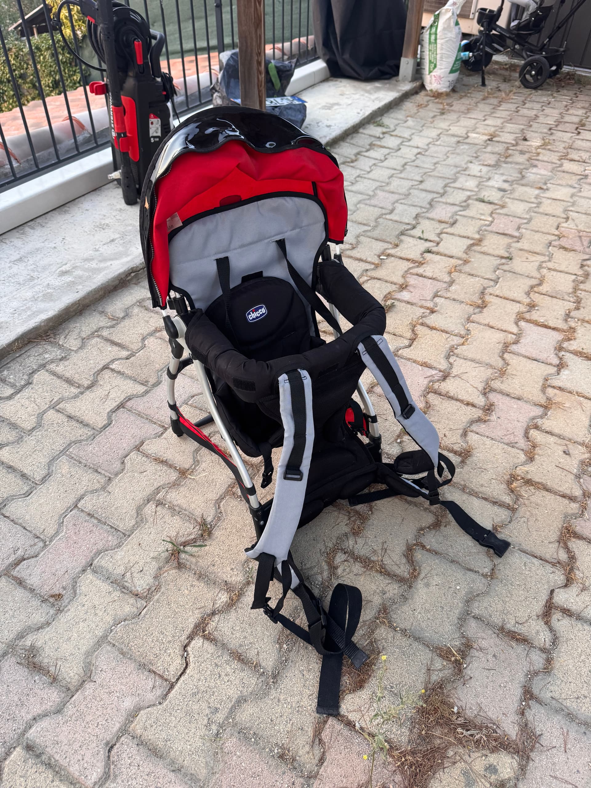 Porte-bébé dorsal de randonnée à louer
