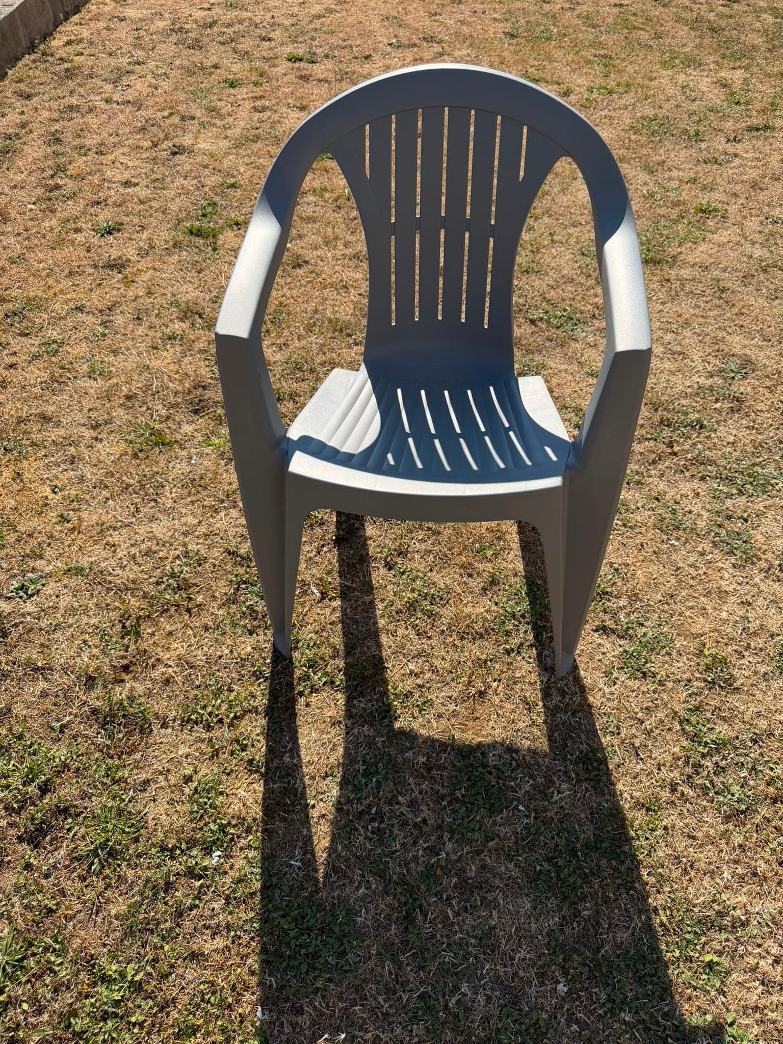 Location chaises grises à Brenouille dès 1€/jour