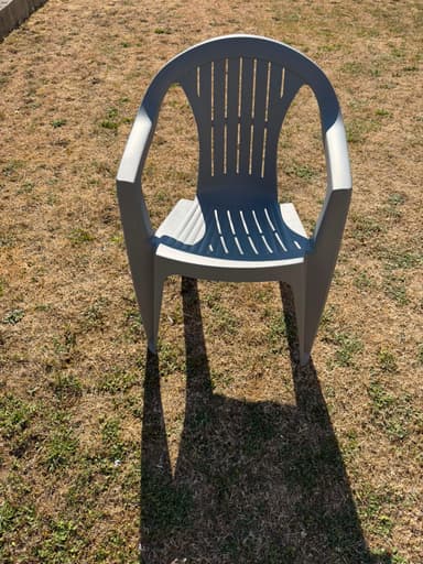 Location de chaises grises à Brenouille (1 à 19 unités)