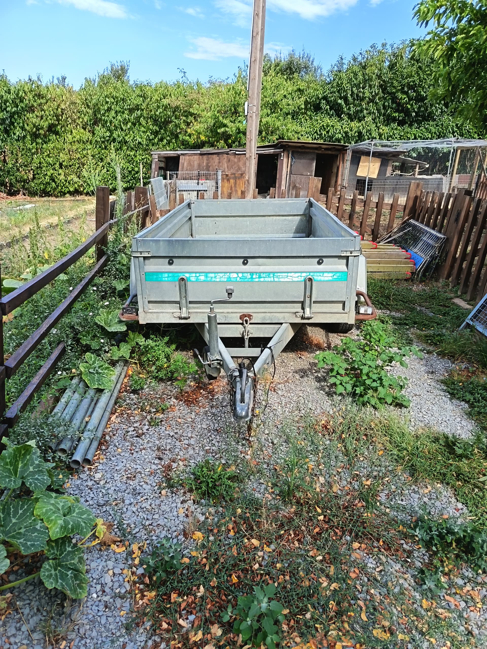 Location remorque double essieu 750 kg – Saint-Fortunat-sur-Eyrieux