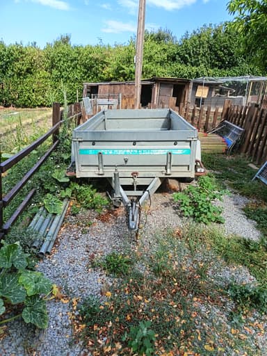Location remorque double essieu 750 kg – Saint-Fortunat-sur-Eyrieux