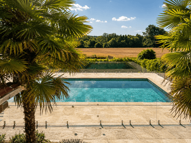 Jardin privé avec piscine chauffée à Chamigny (77)