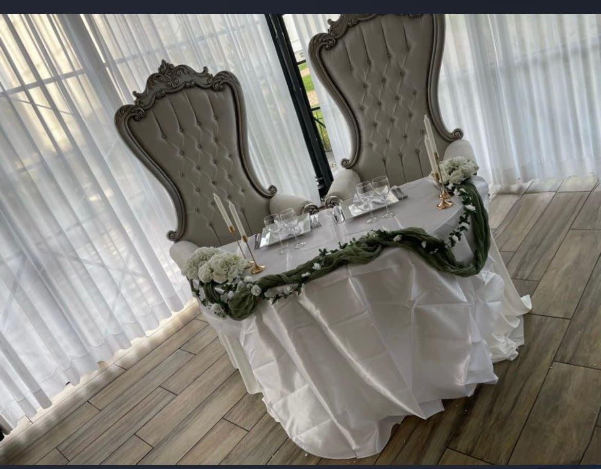 Location chaises trône mariage à Mantes-la-Jolie