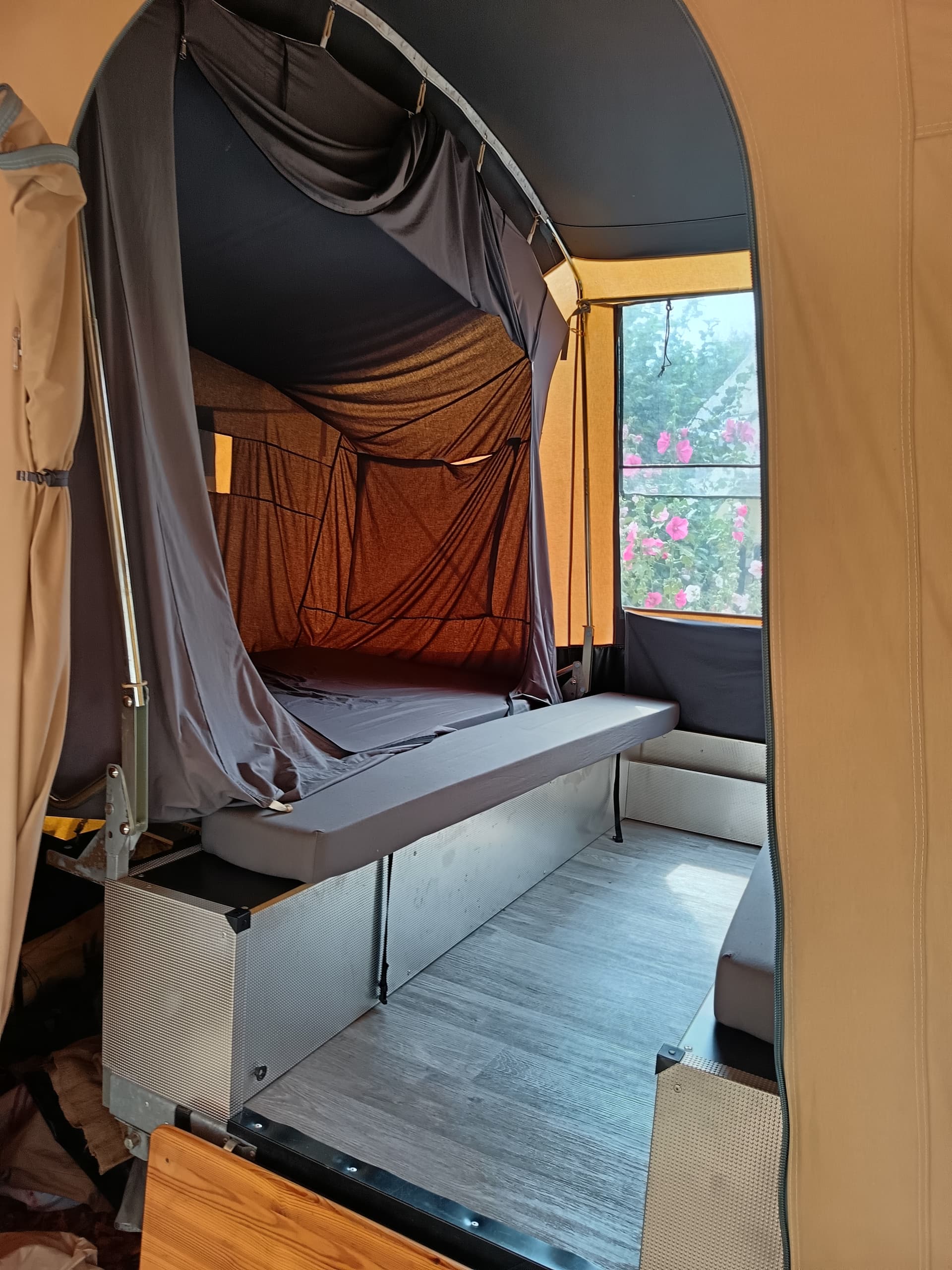 Location caravane pliante 2 chambres avec auvent – Guingamp