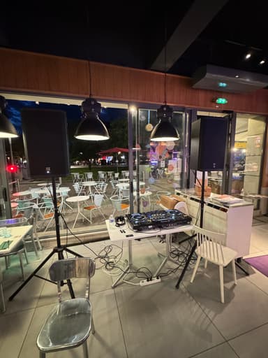 Location sono professionnelle avec lumières et micro – jusqu'à 200 personnes
