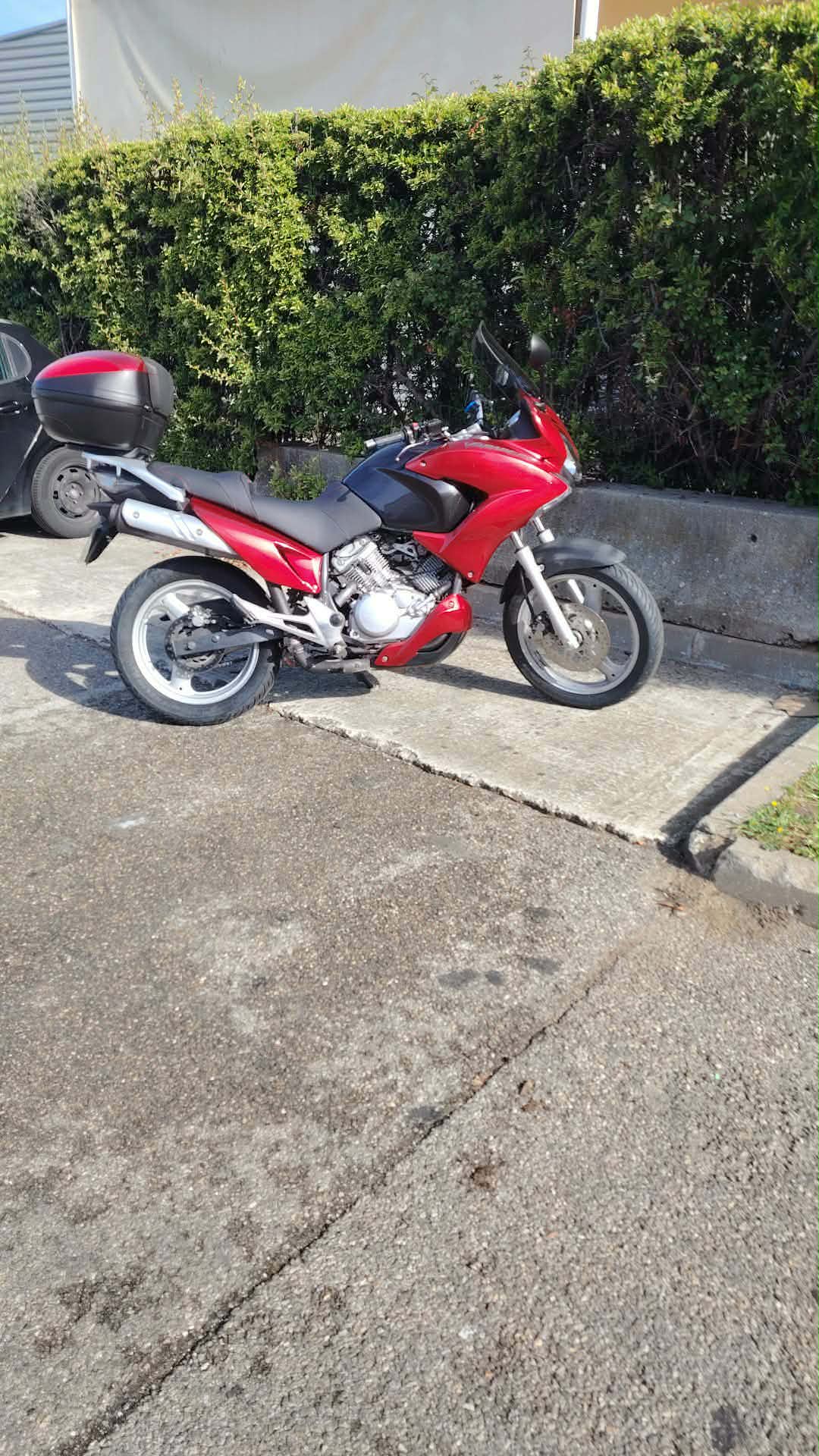 Location Honda Varadero 125 cc à Oullins-Pierre-Bénite