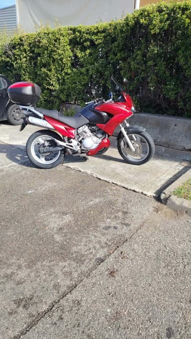Location Honda Varadero 125 cc à Oullins-Pierre-Bénite