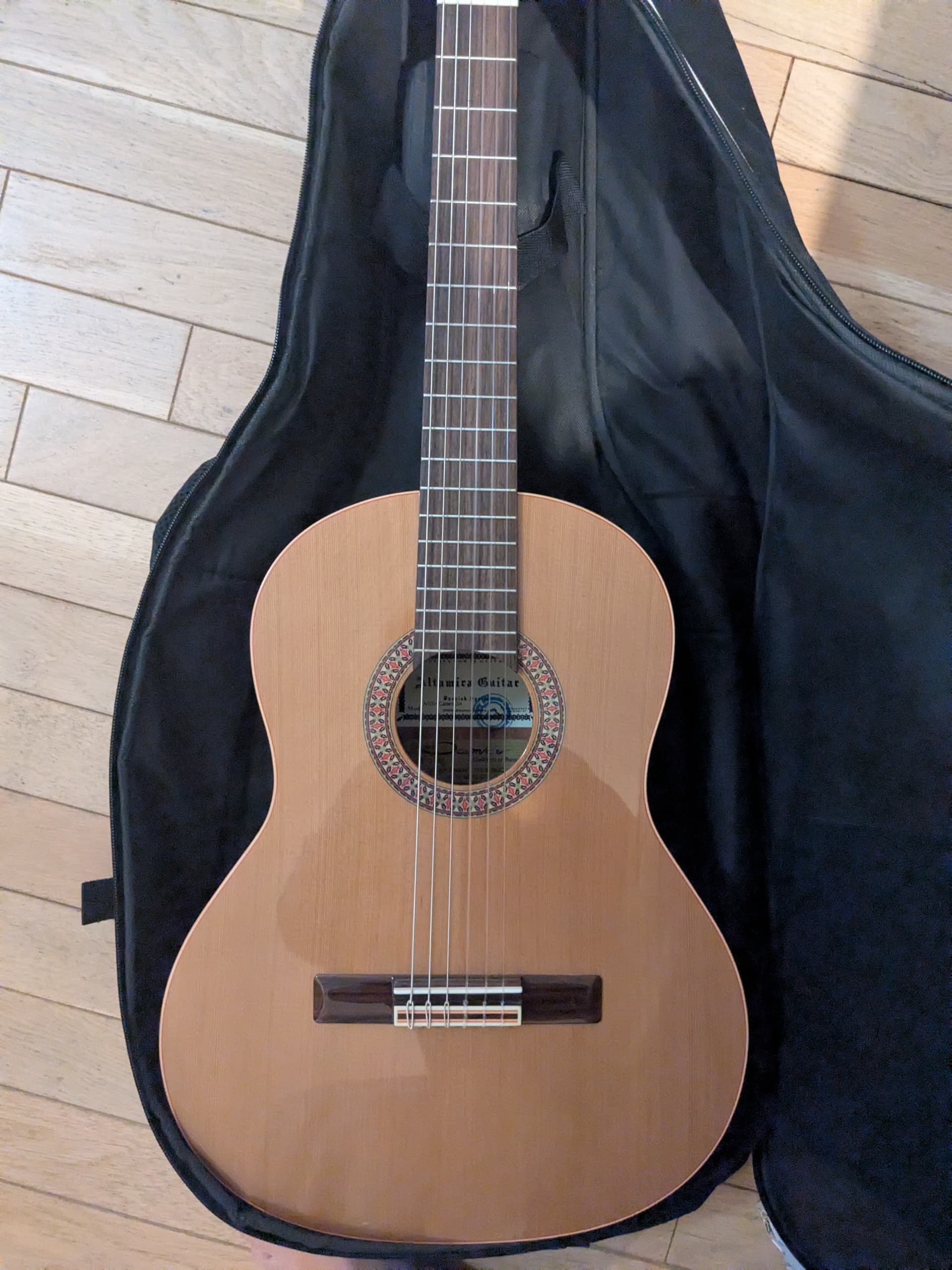 Location guitare classique 3/4 pour enfant à Orsay