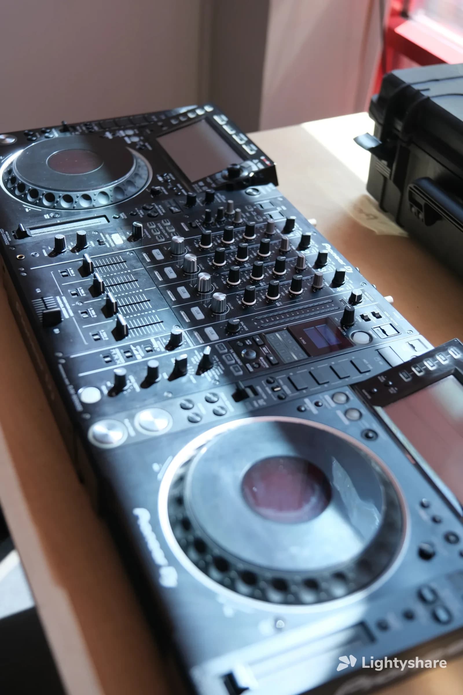 Location table de mixage DJ Pioneer DJM-900NXS2 à Paris
