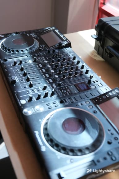 Location table de mixage DJ Pioneer DJM-900NXS2 à Paris