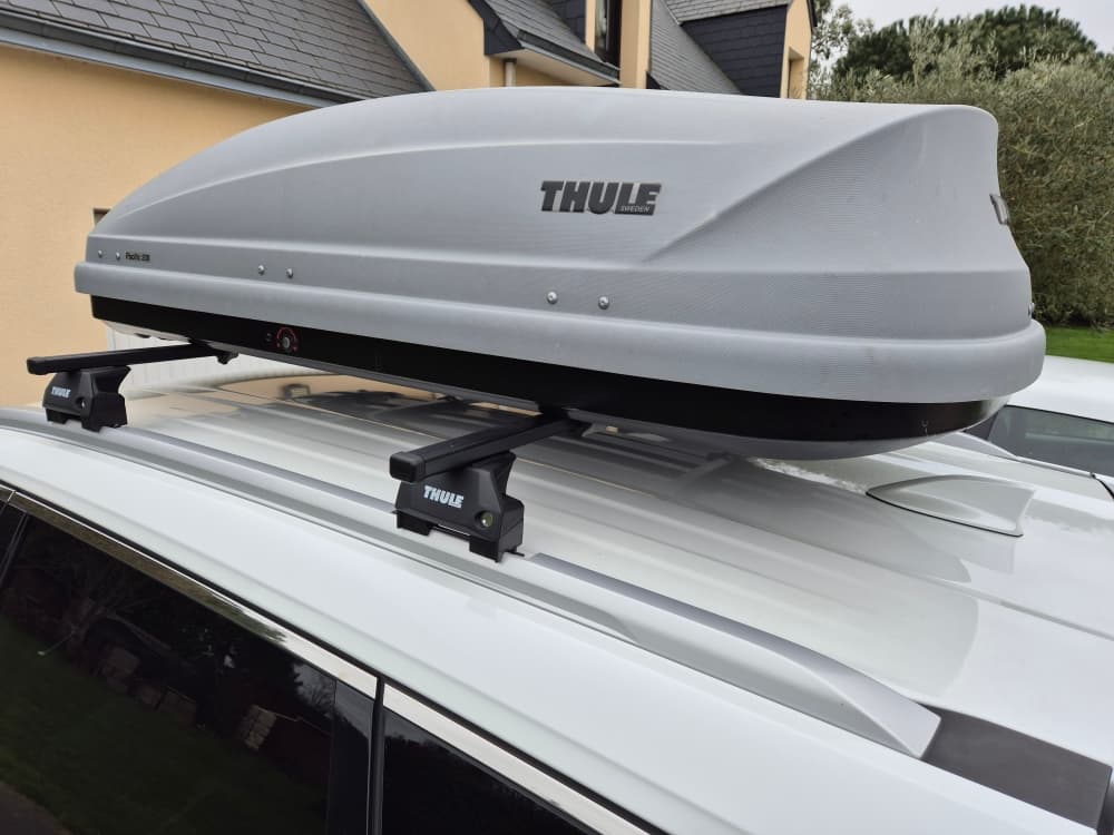 Location coffre de toit Thule 180x75x40 cm à Saint-Domineuc