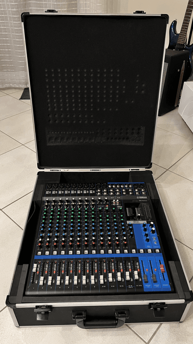 Location table de mixage Yamaha MG16XU – Montpellier