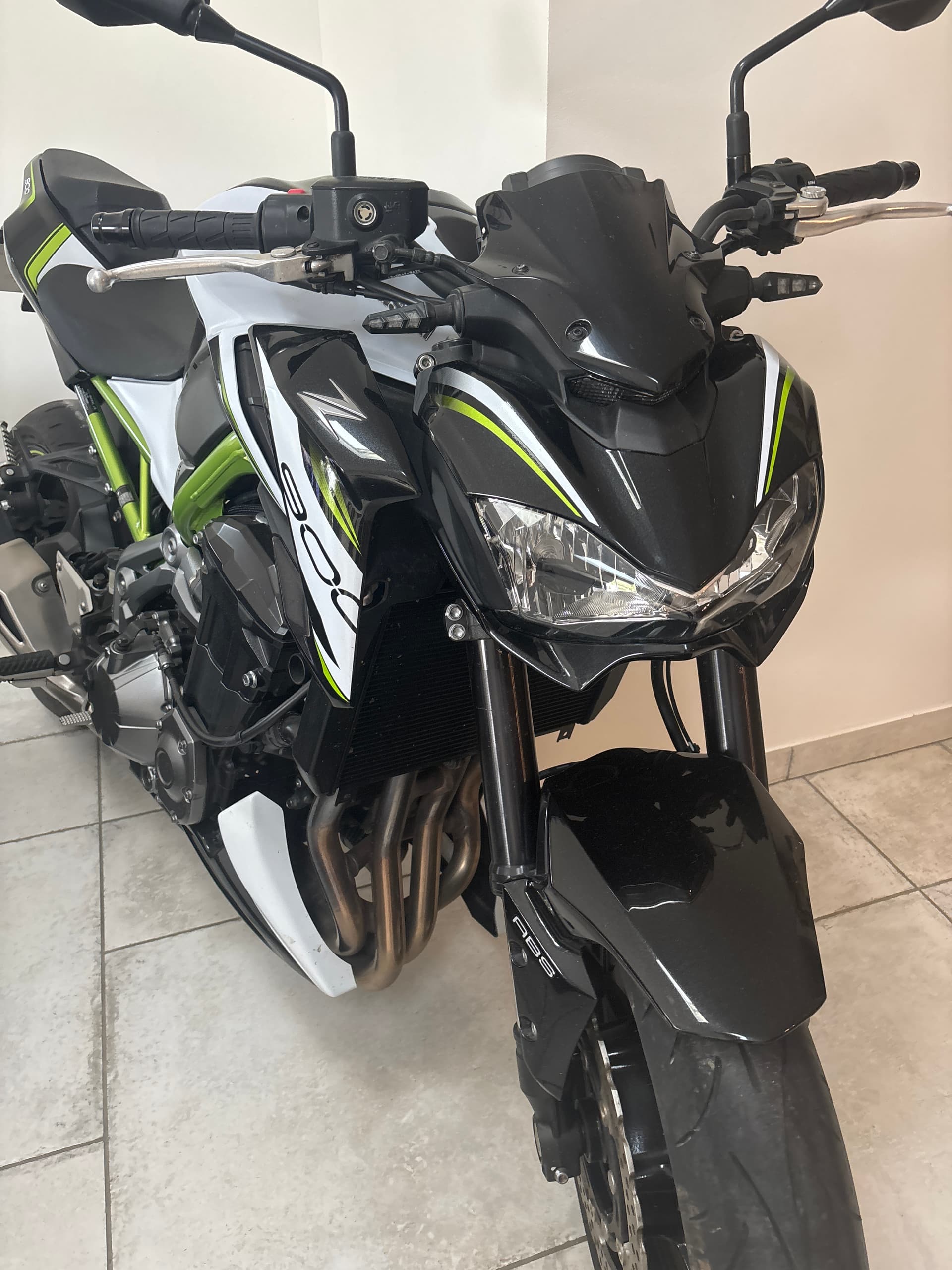 Kawasaki Z900 à louer à Vouillé