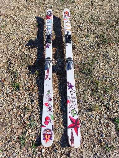 Location skis HEAD freestyle 182 cm + bâtons – Noilhan