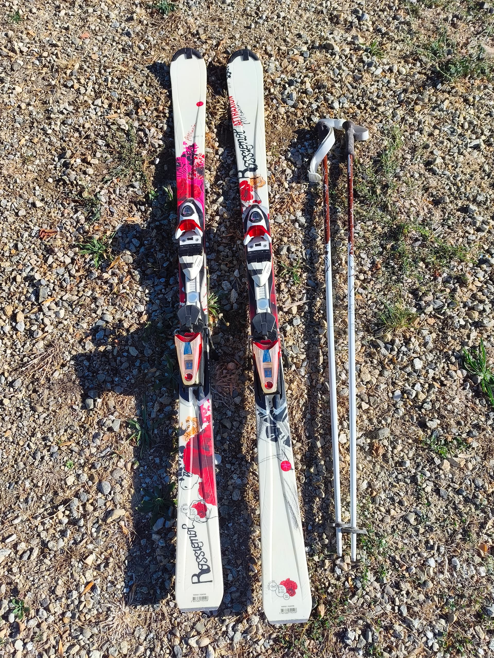 Location skis femme Rossignol 162 cm + bâtons – Noilhan