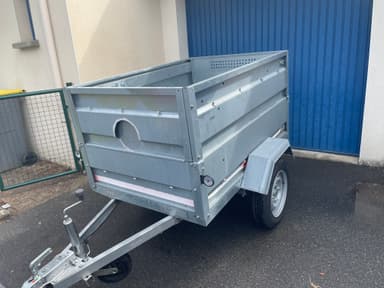 Location remorque avec bâche et antivol à Taden