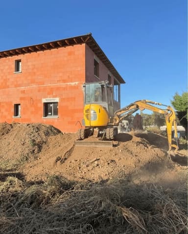 Location pelle Komatsu sur chenilles – Saint-Genis-Pouilly
