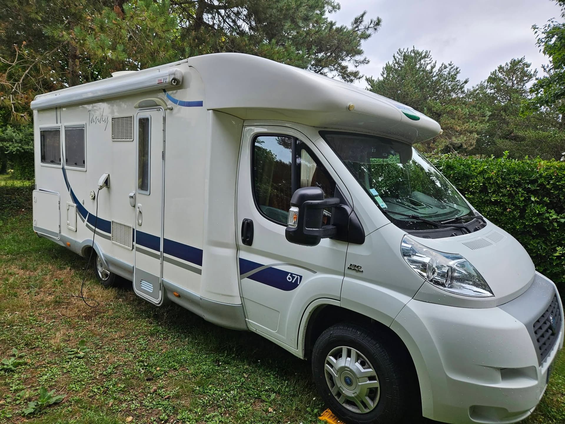 Location camping-car profilé 5 places à Bordeaux